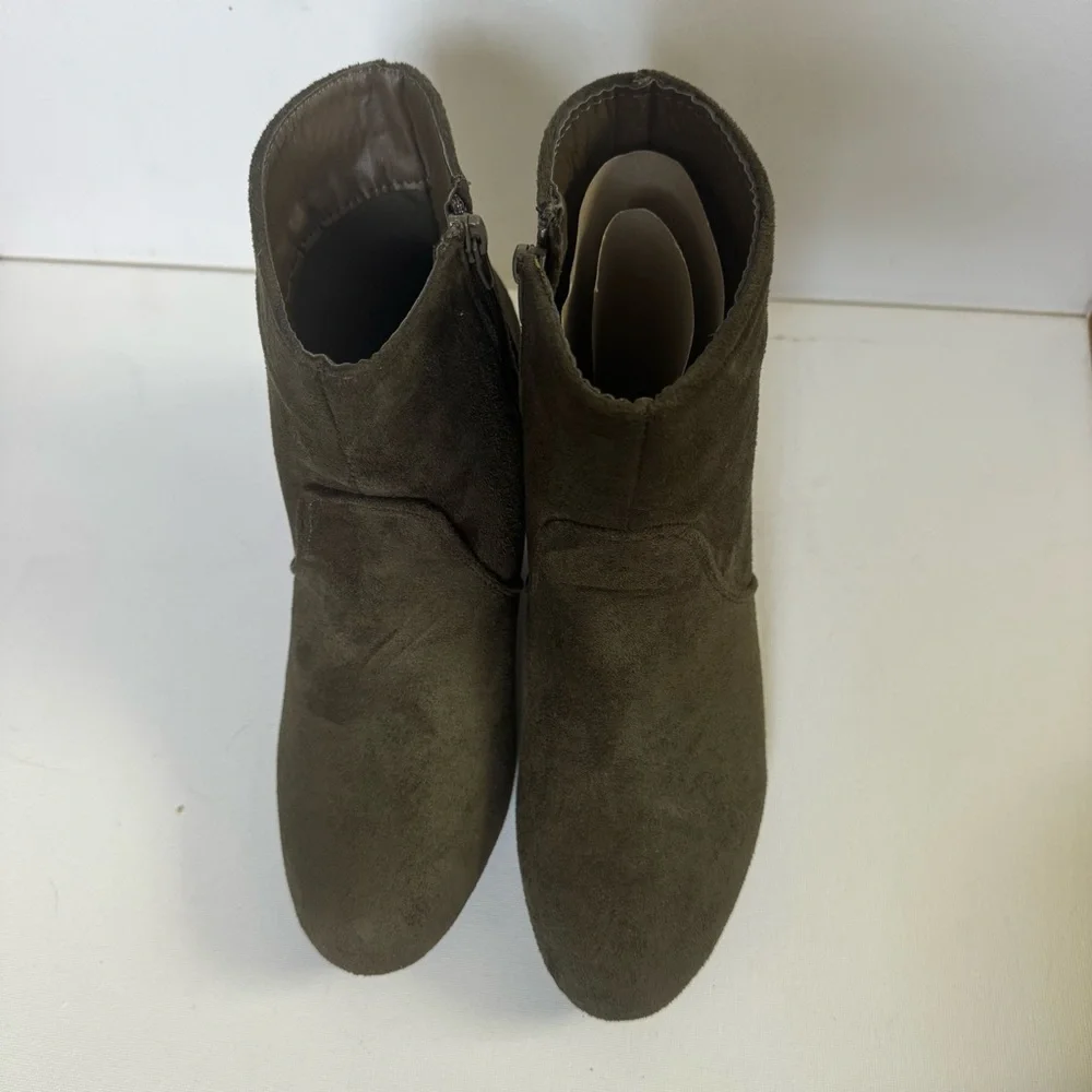 Elegant Olive Ankle Booties Size 8 - Picture 9 of 12